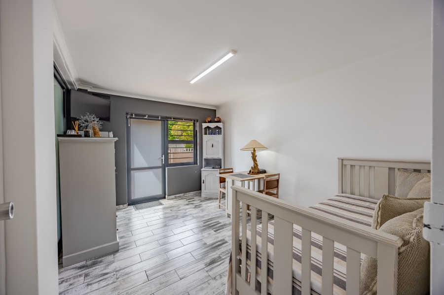 6 Bedroom Property for Sale in Flamingo Vlei Western Cape